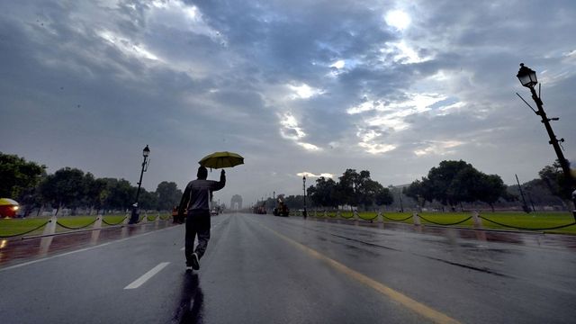 Delhi weather today: Thunderstorms with rain likely, says IMD; minimum temperature at 18 degrees