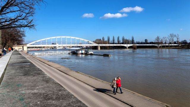 Lezárták a szegedi rakpartot a Tisza áradása miatt