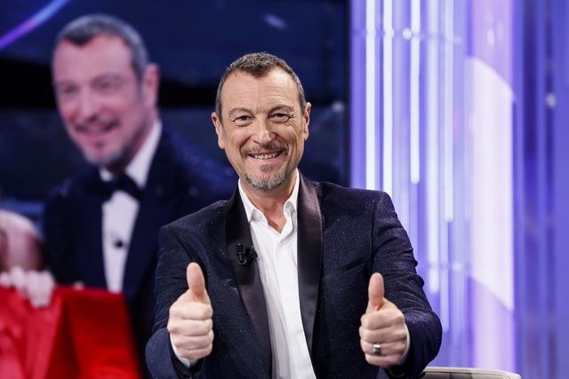 Amadeus non condurrà Sanremo 2025, la Rai smentisce: «Nessun accordo». Ma si pensa a uno show con Fiorello