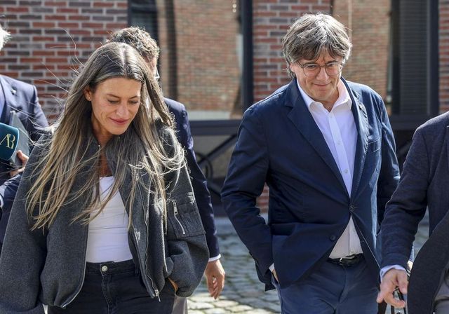 Junts pacta con el Gobierno que el catalán sea obligatorio en la atención al cliente de grandes empresas