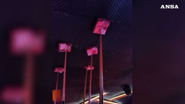 Crans-Montana, in un video stecche da biliardo per sostenere i pannelli fonoassorbenti de Le Constellation