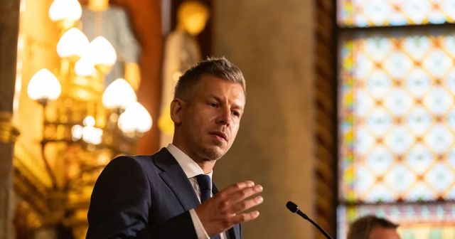 Magyar Péter berendelte a Mol-vezért a kormányülésre az üzemanyagárak miatt
