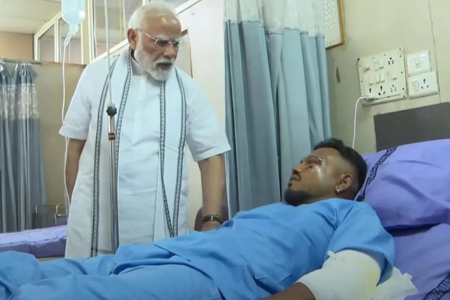 El milagro del único superviviente del accidente de Air India que se convirtió en tragedia