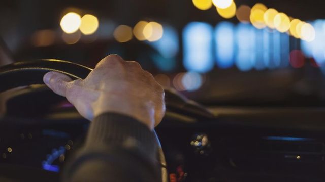 Bărbat băut și fără permis, prins conducând cu 167 km/h prin Brașov, la volanul unei mașini furate