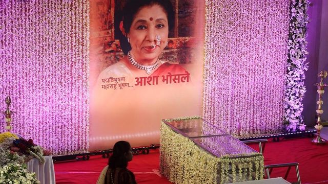 Asha Parekh, AR Rahman, Sachin Tendulkar pay homage to Asha Bhosle