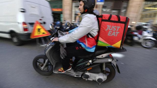 L'algoritmo sanziona i rider per low performance, protesta la Cgil