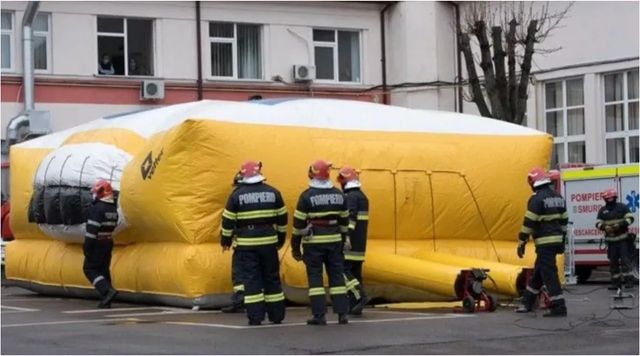 Tânăr salvat după ce a sărit de la etajul 8 în Durlești