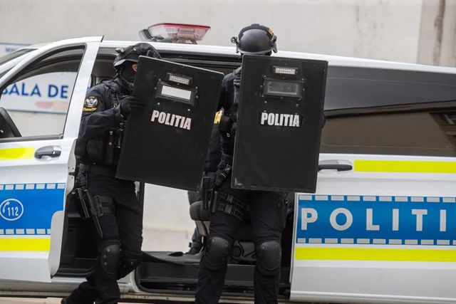 O femeie, principala suspectă în cazul medicului ucis și incendiat în casa sa din Capitală, a fost reținută