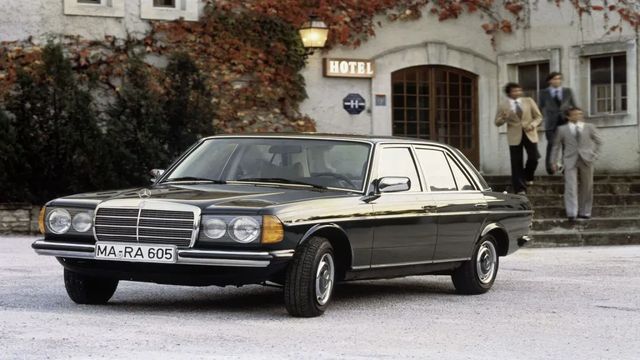 Mercedes W123: salvado de las aguas