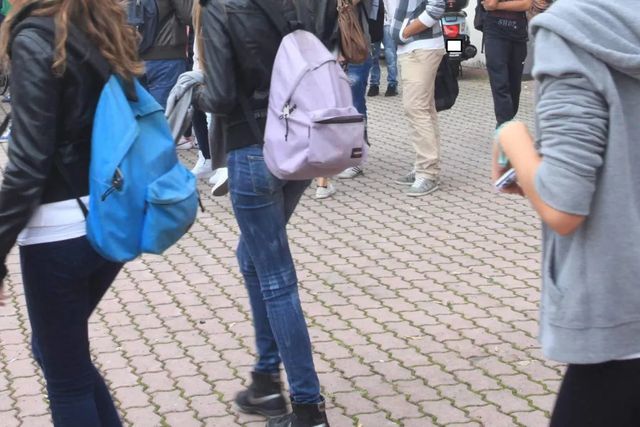 Spray urticante in scuola a Pescara, evacuato liceo