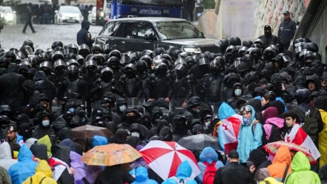 Протесты не утихают в Тбилиси