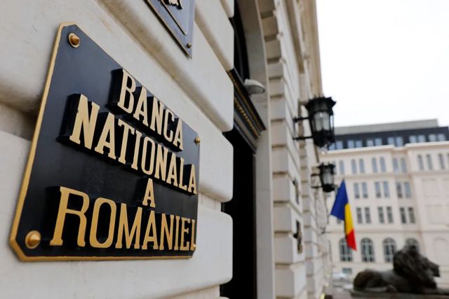 BNR vinde o monedă din argint cu Mihail Sadoveanu, la un preț de 640 lei