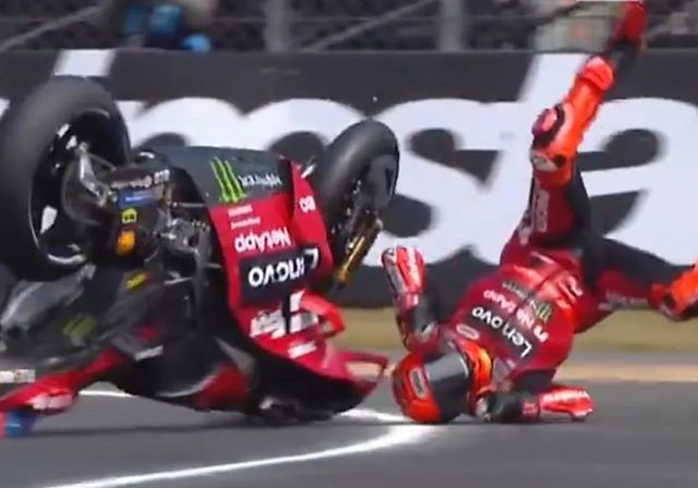 Marc Márquez ya ha sido operado del pie y del hombro