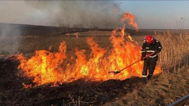 Meteorologii au emis cod galben de caniculă, cu pericol de incendiu în toată țara