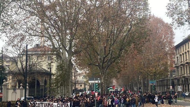 Scontri a Torino al corteo degli studenti