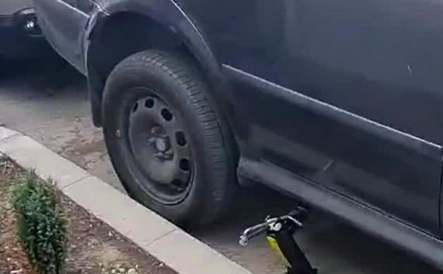 Zeci de mașini vandalizate pe străzile din Constanța