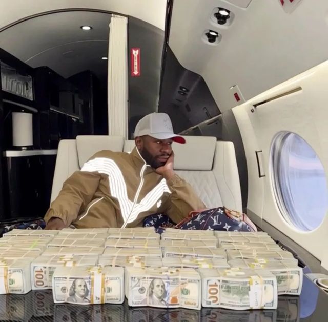 Floyd Mayweather și Manny Pacquiao se înfruntă din nou, într-unul dintre cele mai așteptate meciuri de box