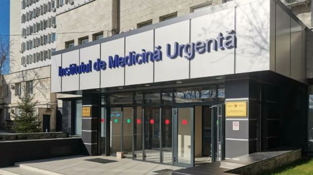 Femeia atacată la Ciocana de bărbatul care s-a aruncat de pe bloc, în stare gravă