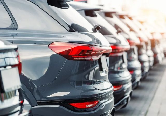 España roza el millón de turismos vendidos con un fuerte aumento en octubre