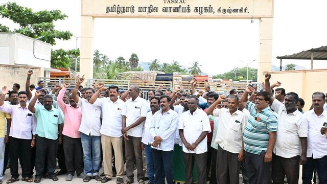 Midday meal workers stage protest in Shivamogga