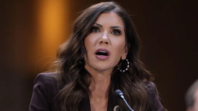 Donald Trump destituye a la secretaria de Seguridad Nacional