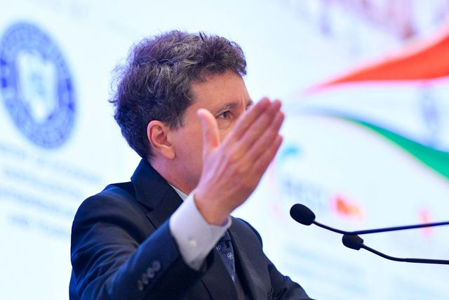 Nicușor Dan insistă că există un acord pentru adoptarea euro: „Obiectivele pot fi atinse dacă partidele renunță la agendele politice”