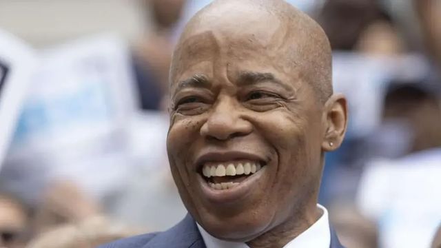 Usa, Eric Adams si ritira dalla corsa a sindaco di New York