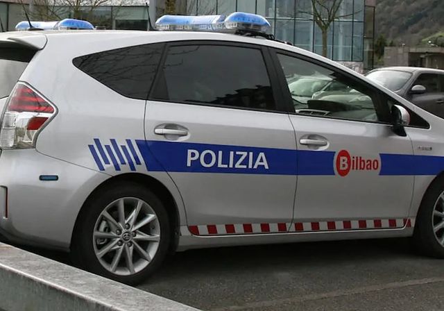 Incumple una orden de alejamiento, se da a la fuga con su hijo y provoca un accidente en Bilbao