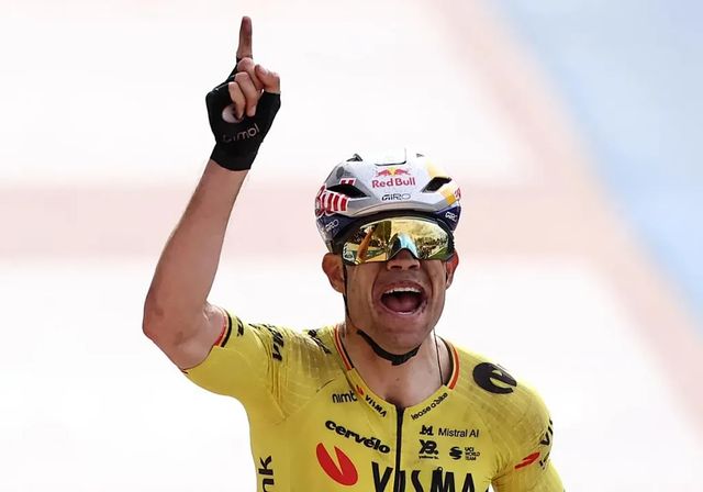 Van Aert aparta a Pogacar del olimpo de los Monumentos