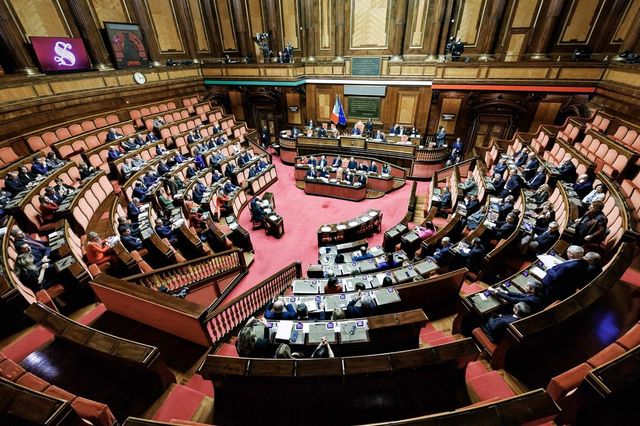 Parlamentul italian adoptă în unanimitate legea care pedepsește femicidul cu închisoare pe viață
