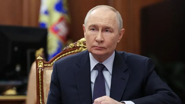 Putin, 'per ora non c'è ragione di incontrare Zelensky'