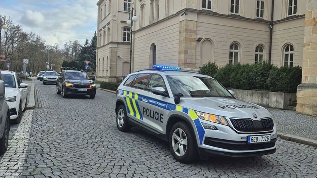 Soud rozhoduje o vazbě pro čtvrtého podezřelého z teroristického útoku v Pardubicích