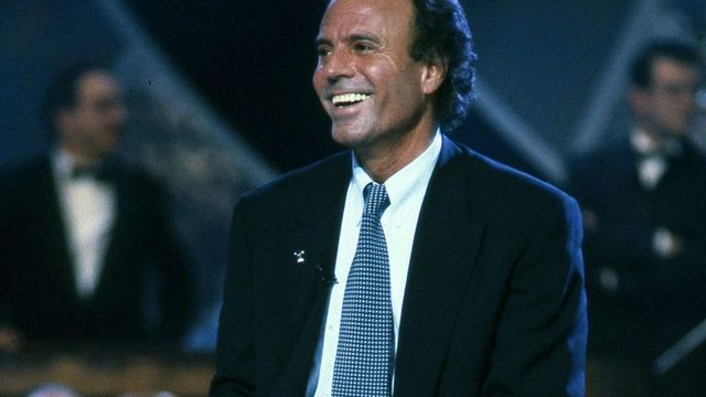 Julio Iglesias, al paredón
