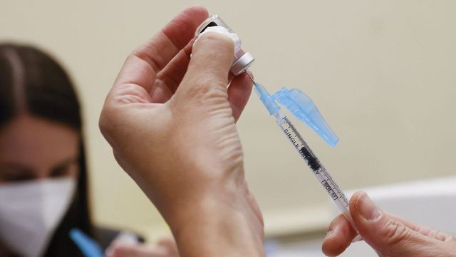 Uniós forrásból vásárolt Magyarország több százezer adag Covid-19 vakcinát