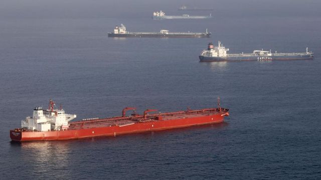 Prețul petrolului, în continuă scădere pe fondul posibilei reluări a negocierilor SUA-Iran