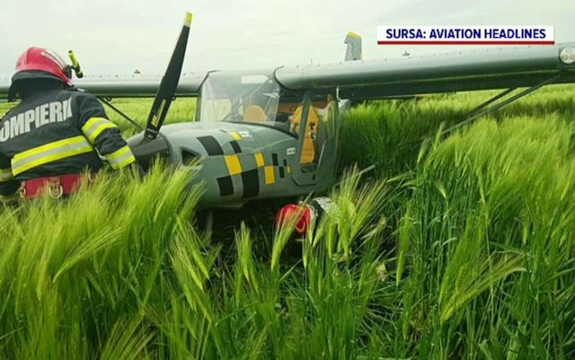 Un avion de mici dimensiuni a aterizat forțat pe un câmp din Ialomița, după ce a rămas fără combustibil