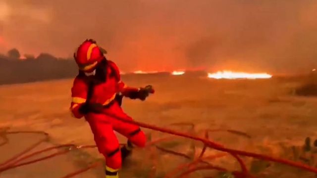 El virulento incendio de Orés arrasa ya más de 4.500 hectáreas y obliga a desalojar cuatro municipios