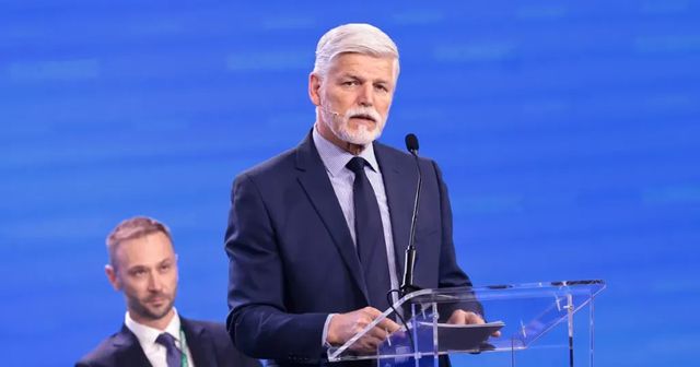Prezident Pavel si uspořádá vlastní summit NATO, kam nevezme Babiše ani Macinku
