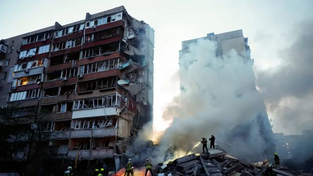 Kyjev čelí masivnímu útoku ruských dronů a střel, uvádí činitelé