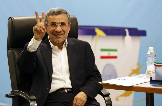 Iran, ex leader Ahmadinejad si candida alle presidenziali