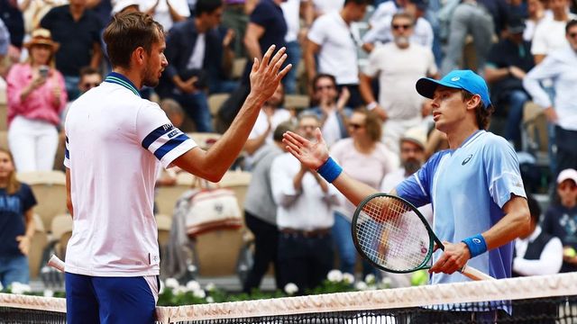 Daniil Medvedev Knocked Out In French Open Fourth Round By Alex de Minaur