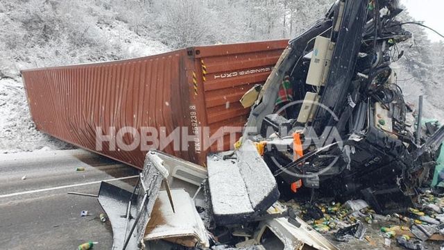 Тежка катастрофа затвори пътя София-Варна край Омуртаг, има ранени