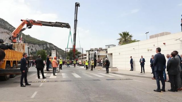 Pedro Sánchez preside el acto de demolición de la Verja de Gibraltar