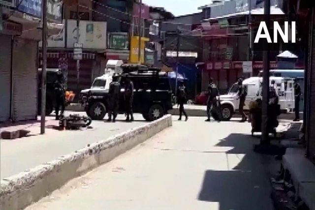 2 civilians, 2 policemen killed in Sopore militants attack