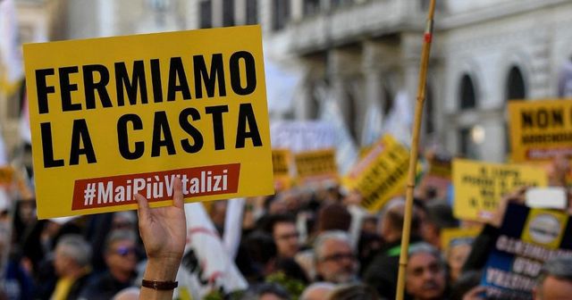 La Camera conferma il taglio dei vitalizi per gli ex deputati