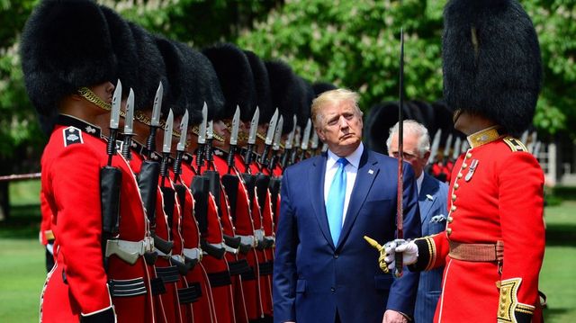 Buckingham-palota: Tárgyalnak Károly király amerikai látogatásáról a lövöldözés után