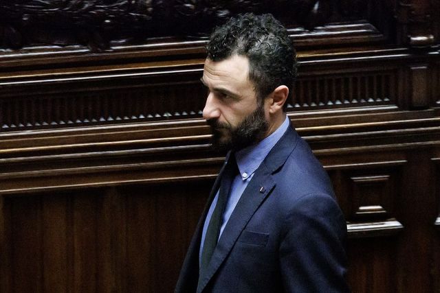 “Ha sparato il capo scorta di Delmastro”: la versione di Pozzolo ai pm