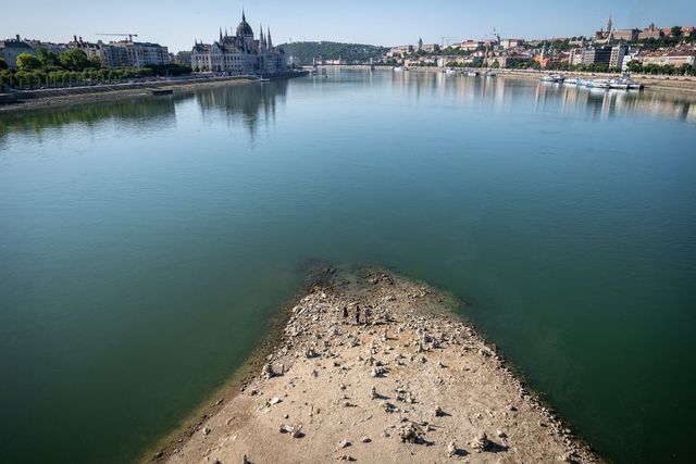 Élőben tart tájékoztatót Magyar Péter