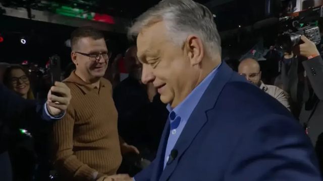 Így fogadta a hatalmas tömeg Orbán Viktort a nyíregyházi háborúellenes gyűlésen