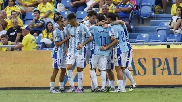 El cohete del ascenso directo de la UD Las Palmas despega en La Rosaleda